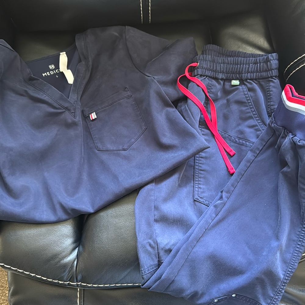 Mediclo Navy blue scrub set